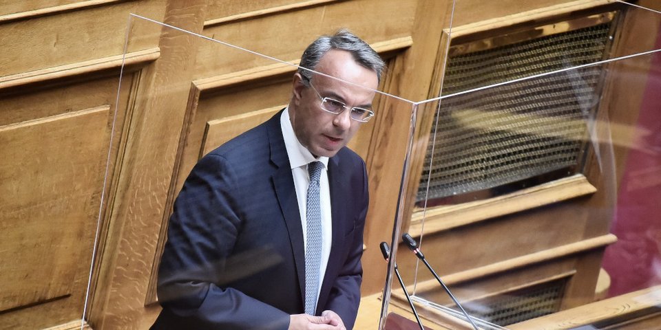 Ο Χρήστος Σταϊκούρας κατά την ομιλία του στη Βουλή / INTIME