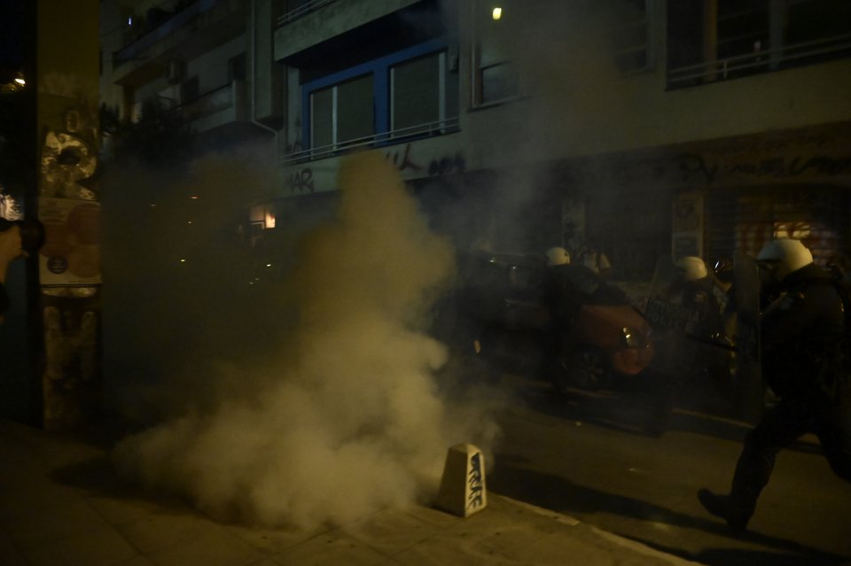 Ένταση στα Εξάρχεια / Φωτογραφία: ΤΑΤΙΑΝΑ ΜΠΟΛΑΡΗ/EUROKINISSI