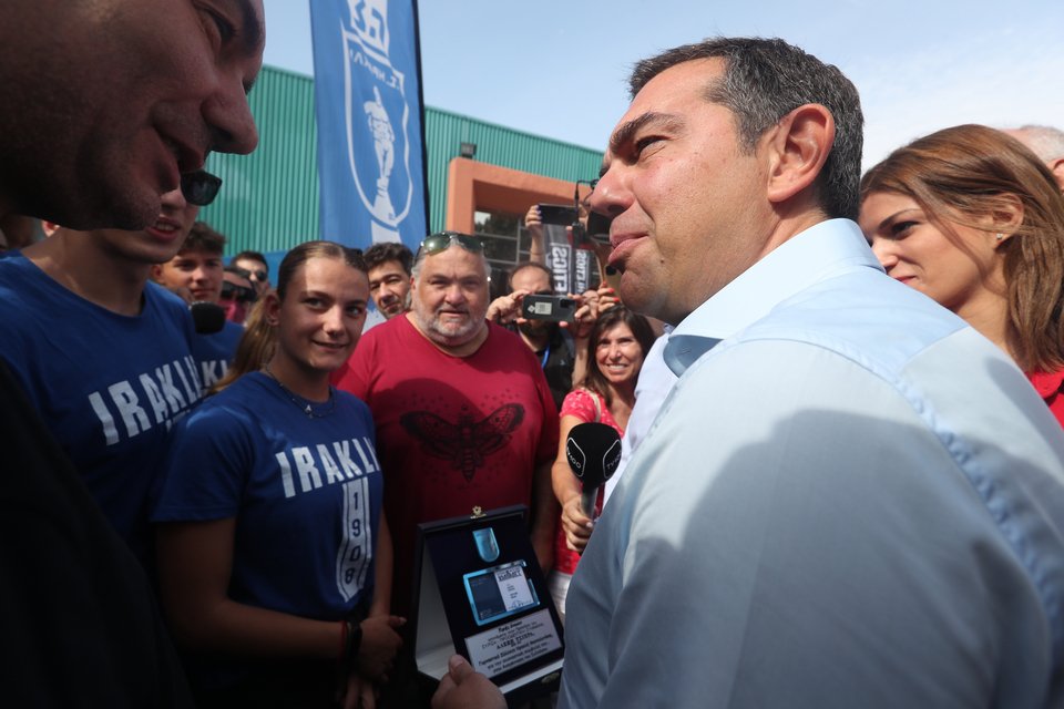 Ο Αλέξης Τσίπρας στο περίπτερο του Γ.Σ. Ηρακλή. Φωτογραφία από EUROKINISSI