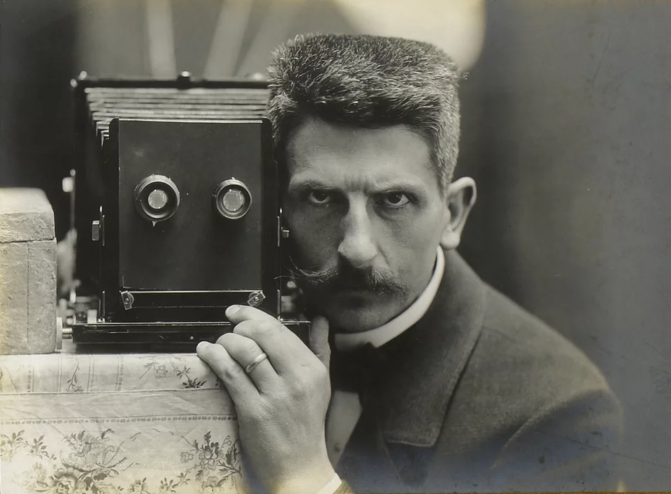 Φρεντ Μπουασονά (1858-1946) Αυτοπροσωπογραφία με διοπτική κάμερα, 1900. © Βιβλιοθήκη της Γενεύης 