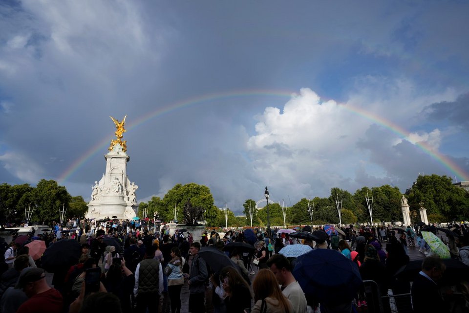 Rainbows outside Buckingham Palace on Thursday, September 8 / AP