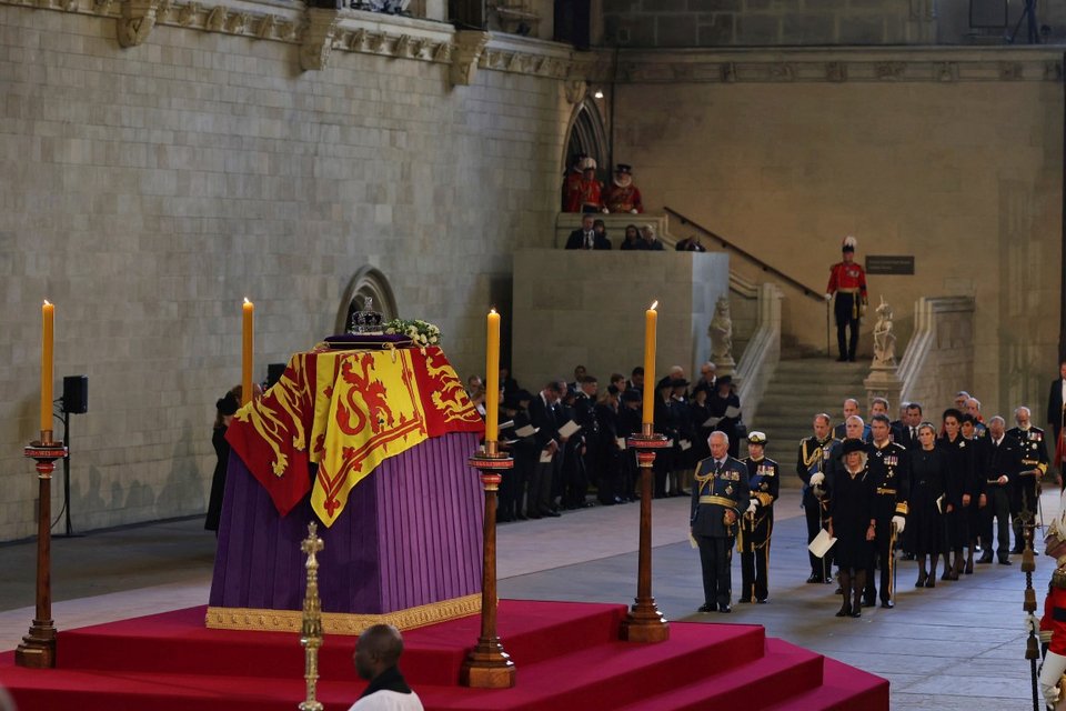 Το φέρετρο της βασίλισσας Ελισάβετ / AP