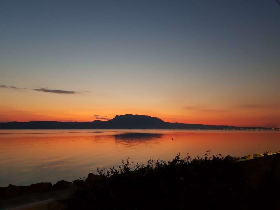 Η θέα της θάλασσας εμπνέει τη συγγραφέα Τατιάνα Κίρχοφ / Φωτογραφία: Τατιάνα Κίρχοφ