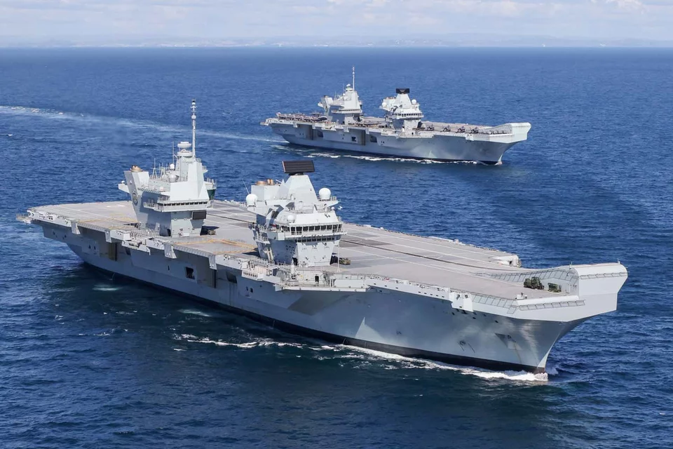 To HMS Queen Elizabeth και το MS Prince of Wales μαζί