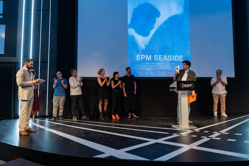 Η ταινία «5μμ παραλία» (5 pm seaside) του Valentin Stejskal απέσπασε τον Χρυσό Διόνυσο στο 45ο Φεστιβάλ Ταινιών Μικρού Μήκους Δράμας
