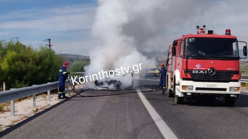 Τυλίχθηκε στις φλόγες το ταξί / Φωτογραφία από KorinthosTV