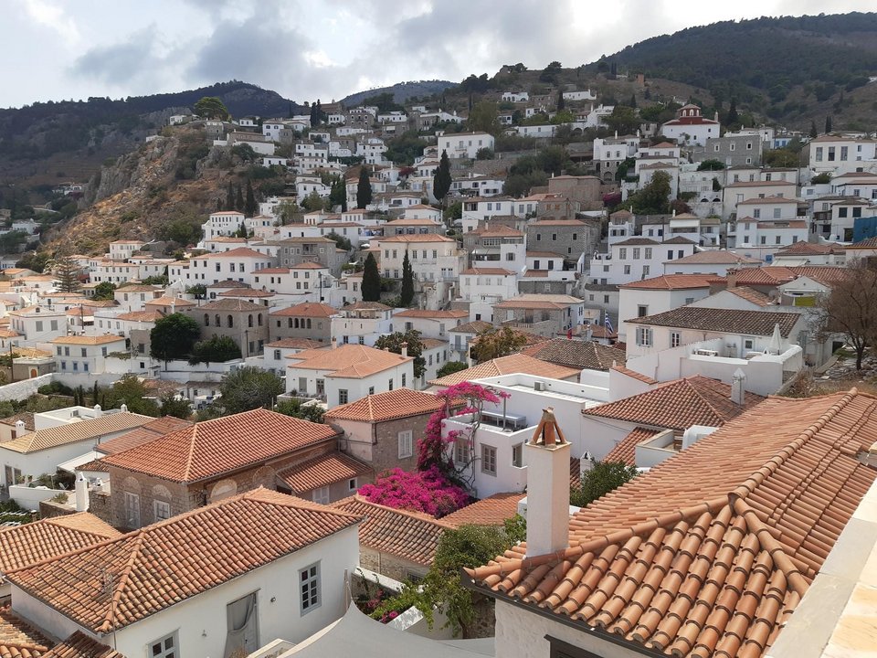 Τα αρχοντικά της Ύδρας μοιάζουν ζωγραφισμένα σε καμβά / Φωτογραφία: Γιώργος Μητάς 