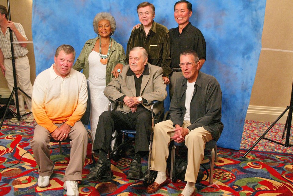 Nichelle Nichols, Walter Koenig, George Takei, William Shatner, James Doohan, Leonard Nimoy