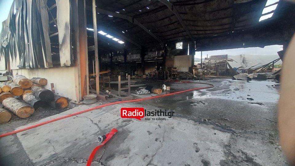 Κάηκε ολοσχερώς αποθήκη ξυλείας στην Ιεράπετρα