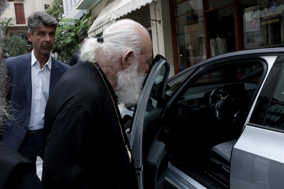 Δωρεά ηλεκτρικού αυτοκινήτου στην Αρχιεπισκοπή