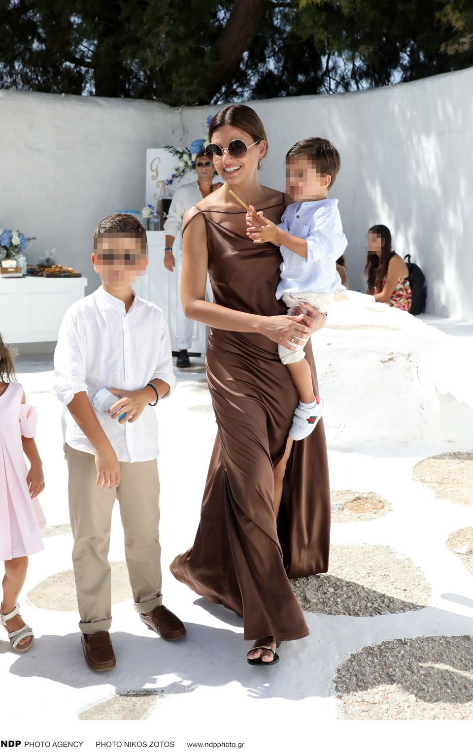 Αθηνά Κοντοπάνου με τους γιους της 