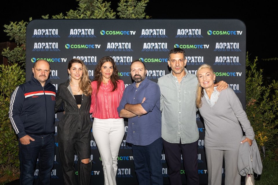 (από αριστερά προς τα δεξιά) Ο Μάκης Παπαδημητρίου, η Βασιλική Τρουφάκου, η Senior Market Insights & Content Production Manager της COSMOTE TV Φαίη Τσιτσιπή, ο Χάρης Μαζαράκης, ο Γιώργος Χρανιώτης και η Σόφη Ζαννίνου