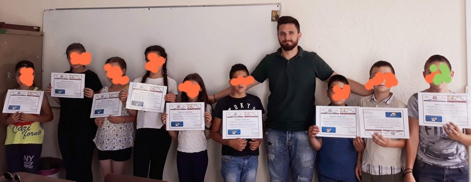 Ο Χάρης Γεωργιακάκης μαζί με μαθητές του