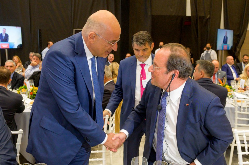 Ο Νίκος Δένδιας συναντά τον Φρανσουά Ολάντ / Φωτογραφία: Υπουργείο Εξωτερικών