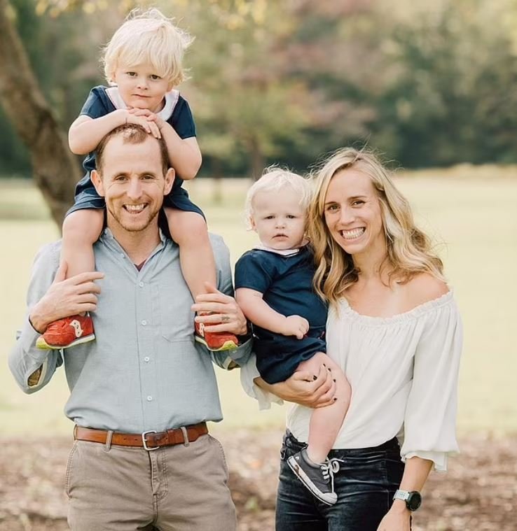 Η Eliza Fletcher με τον σύζυγό της Richie και τα δύο τους παιδιά 