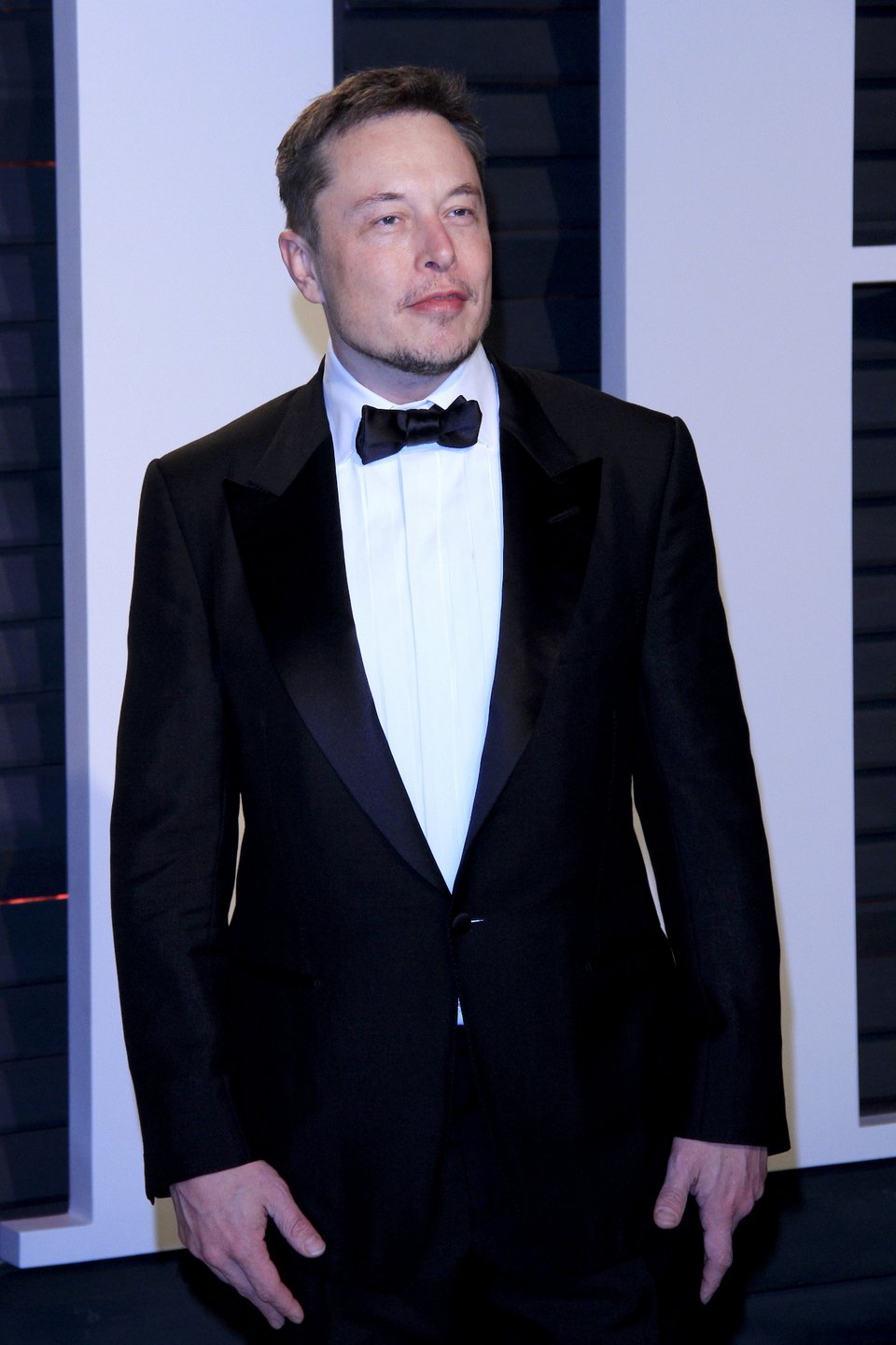 Ο Elon Musk με κοστούμι