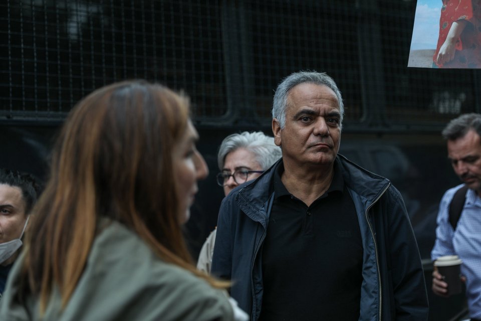 Ο Πάνος Σκουρλέτης, βουλευτής Επικρατείας του ΣΥΡΙΖΑ, στη διαμαρτυρία έξω από την πρεσβεία του Ιράν / Φωτογραφία: Dimitris Kapantais-SOOC
