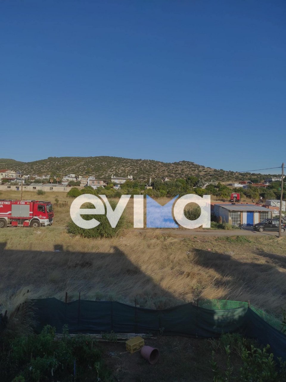 Φωτιά κοντά σε σπίτια σε οικισμό της Χαλκίδας