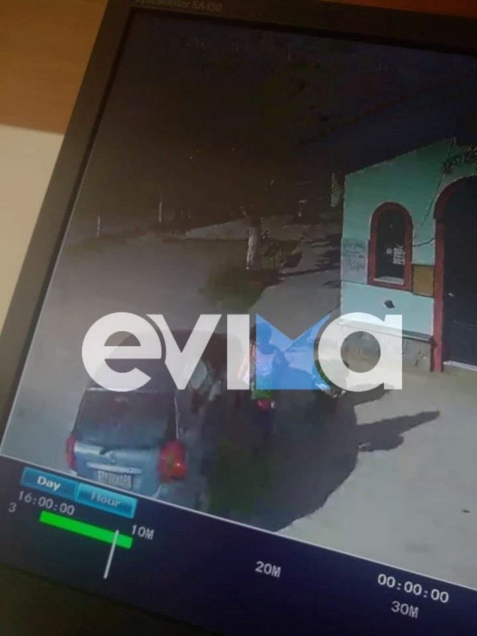 Απίστευτο περιστατικό στην Εύβοια: Άναψε κερί στην εκκλησία και μετά… έκλεψε γλάστρα - Φωτογραφία: evima