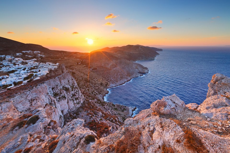 Το μαγευτικό ηλιοβασίλεμα στην Φολέγανδρο / Φωτογραφία: Shutterstock