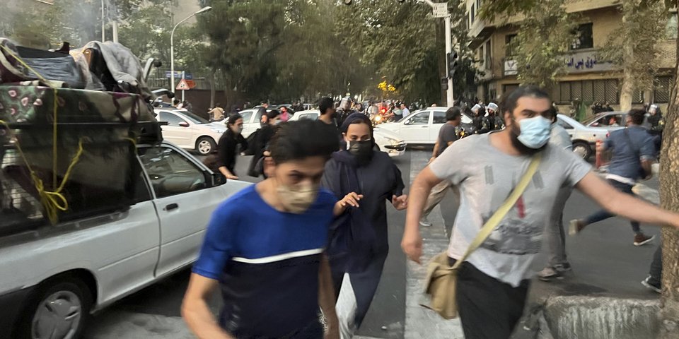 Φωτογραφία από τις διαδηλώσεις για τον θάνατο της Μαχσά Αμινί/ AP