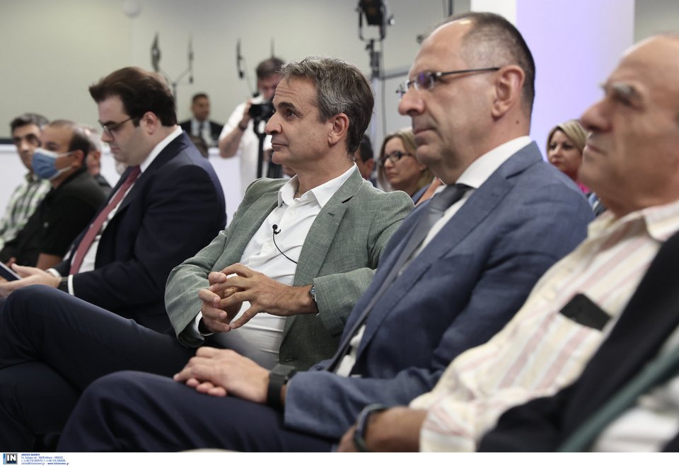 Ο πρωθυπουργός μαζί με τον υπουργό Επικρατείας Γιώργο Γεραπετρίτη / Φωτογραφία: Intime