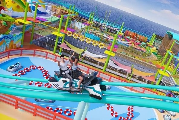 Το τεράστιο κρουαζιερόπλοιο είχε το δικό του υπαίθριο υδάτινο πάρκο  