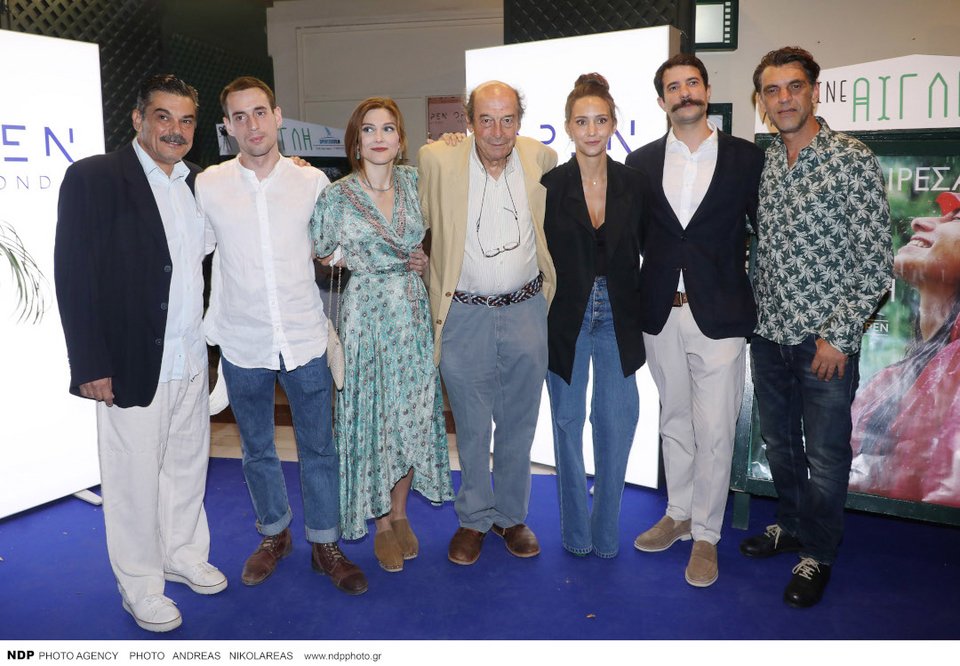 Δημήτρης Μαύρος-Γιάννης Ίτσιος-Άννα Μάγκου-Μανούσος Μανουσάκης-Μανταλένα Παπαδάτου-Βαγγέλης Σαλευρής-Μιχάλης Μαρκάτης