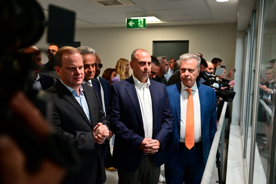 Ο υπουργός Υποδομών και Μεταφορών Κ. Καραμανλής και ο υφυπουργός Γ. Καραγιάννης επιβλέποντας τις εργασίες ολοκλήρωσης του Μετρό Θεσσαλονίκης