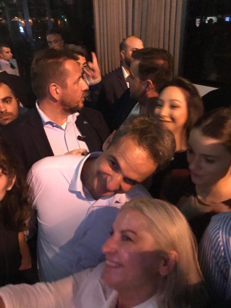 Δεν χάλασε κανένα χατίρι για σέλφι ο πρωθυπουργός