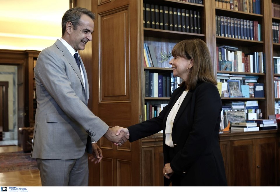 εικόνες από τη συνάντηση Σακελλαροπούλου-Μητσοτάκη