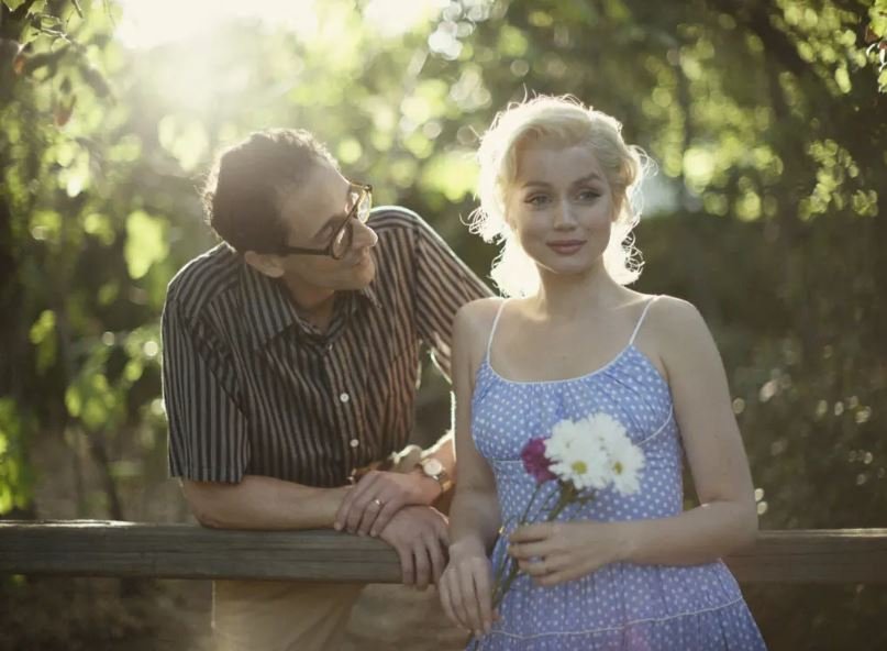 O Έντριαν Μπρόντι υποδύεται τον Αρθουρ Μίλερ / Netflix