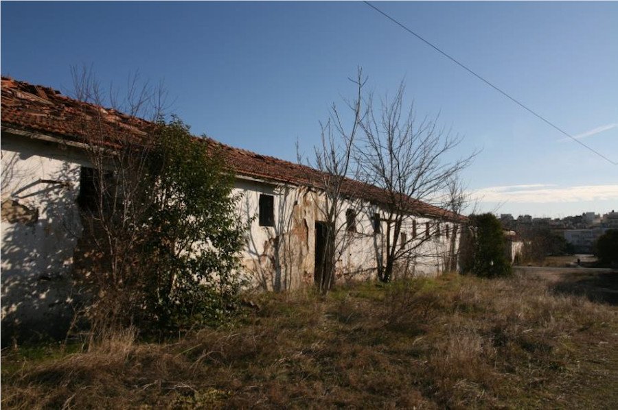 Το κτίριο Β4 πριν την πυρκαγιά του 2012, που κατέστρεψε τη στέγη του