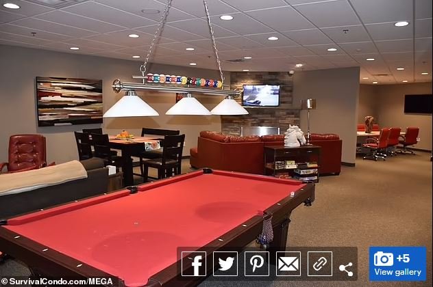  Αίθουσα παιχνιδιών στο Survival Condo