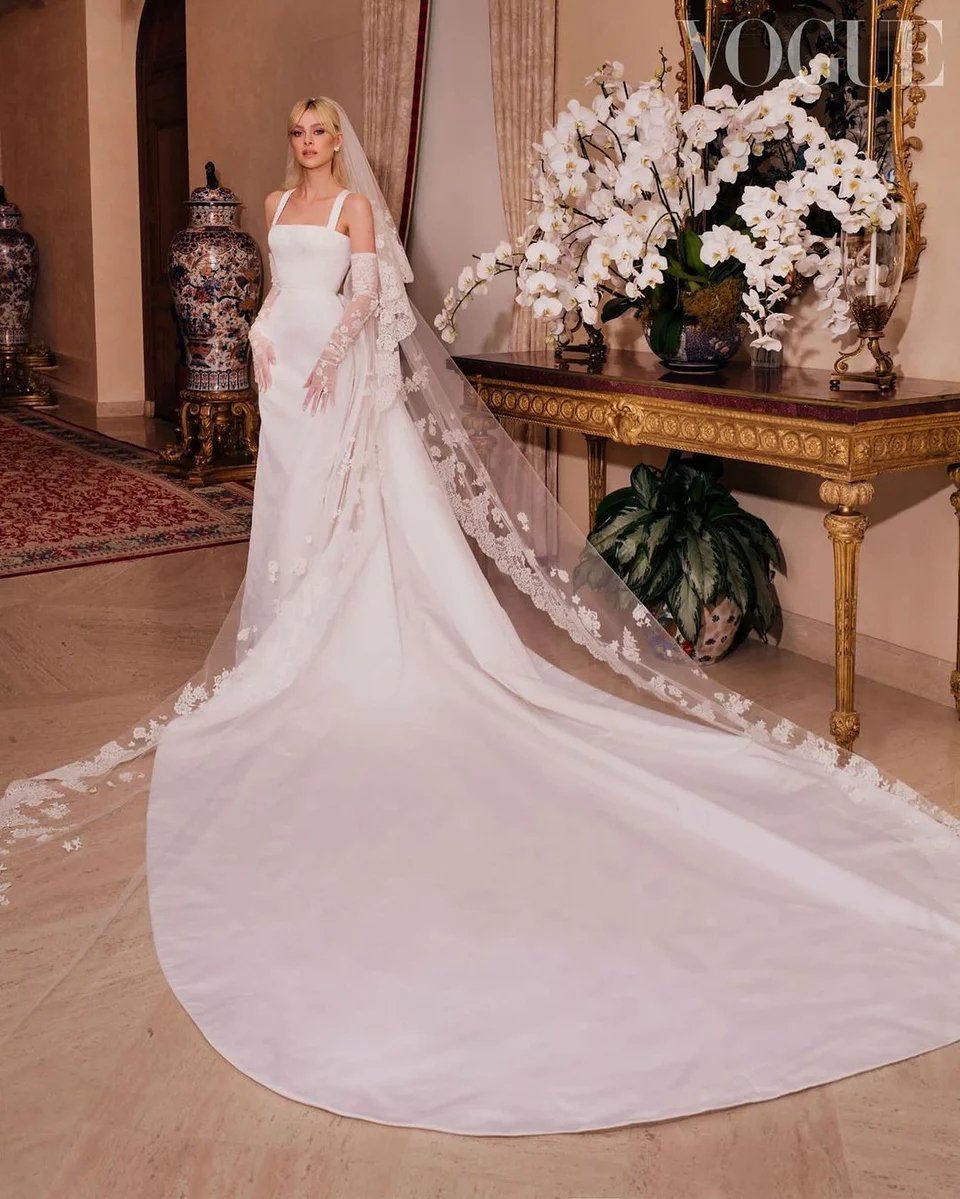 Η Νίκολα Πελτζ με το Valentino νυφικό της