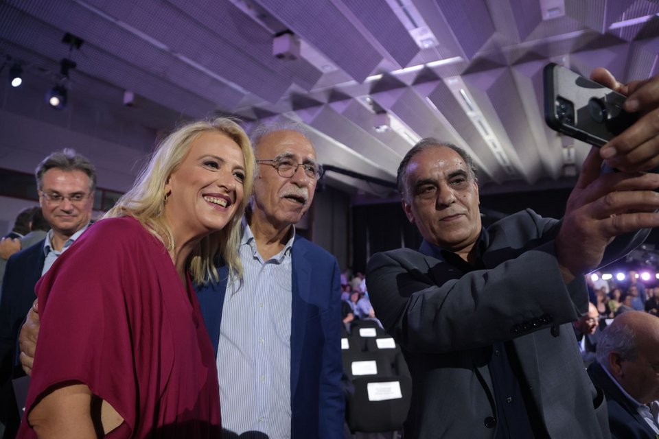 ΔΕΘ 2022: Πηγαδάκια, συζητήσεις και selfies στην ομιλία Τσίπρα -Δείτε φωτό