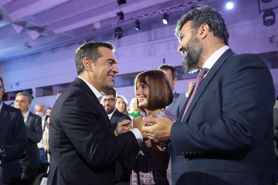 ΔΕΘ 2022: Πηγαδάκια, συζητήσεις και selfies στην ομιλία Τσίπρα -Δείτε φωτό