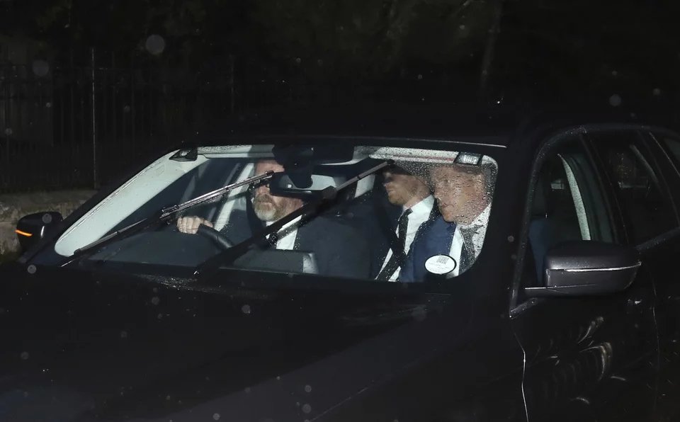 Ο πρίγκιπας Χάρι καθ' οδόν για το κτήμα της βασίλισσας στο Μπαλμόραλ