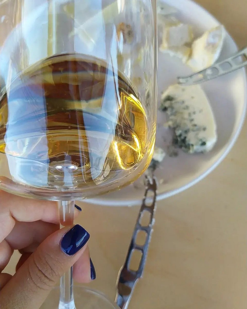 Για κρασί η Τατιάνα Κίρχοφ προτείνει το wine bistrot Salina / Φωτογραφία: salina_winebistrot/Instagram