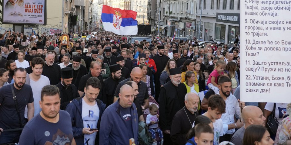 Σέρβοι διαδηλώνουν κατά του EuroPride / Associated Press