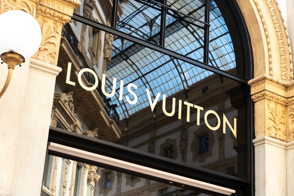 Κατάστημα Louis Vuitton στο Μιλάνο. Φωτογραφία από SHUTTERSTOCK