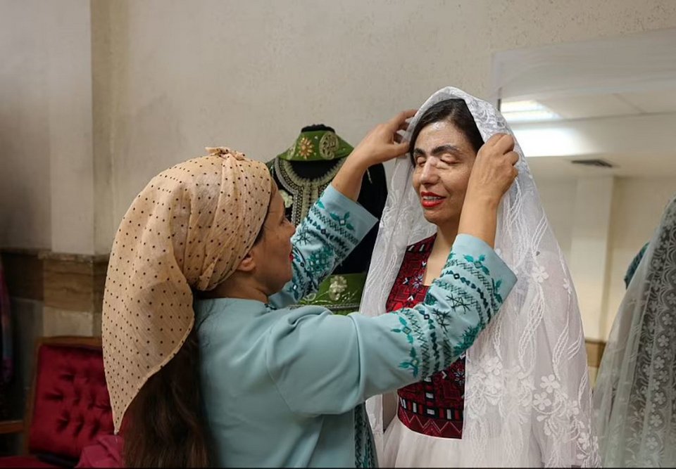 λευκα ρουχα