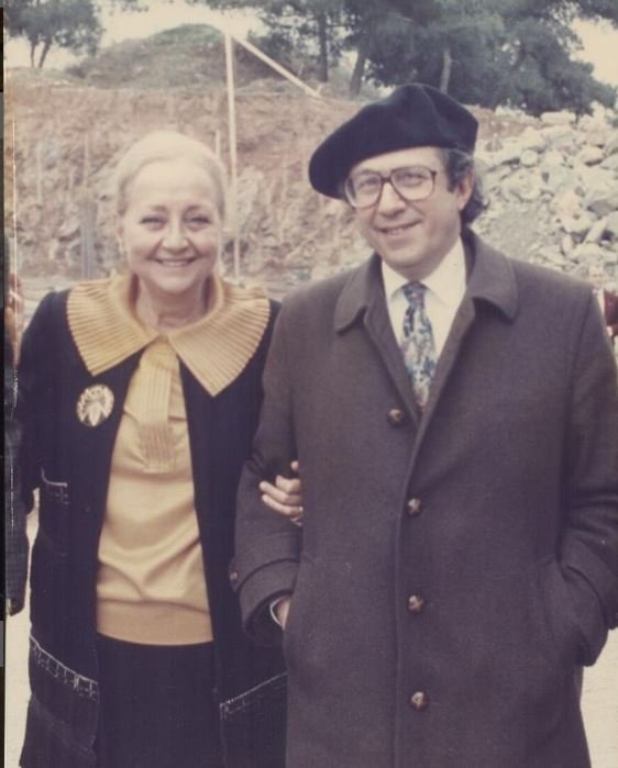 Mε την Αλίκη Τέλλογλου, το 1991, στην θεμελίωση του Τελλογλείου στη Θεσσαλονίκη