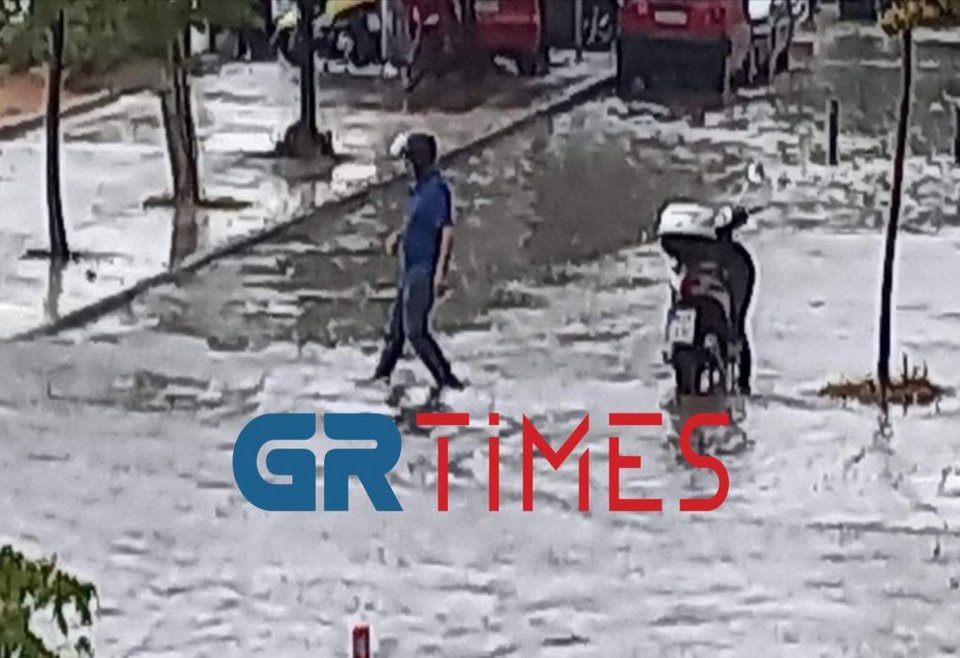 Φωτογραφίες από τη νεροποντή στη Θεσσαλονίκη / Φωτογραφία: GRTimes.gr