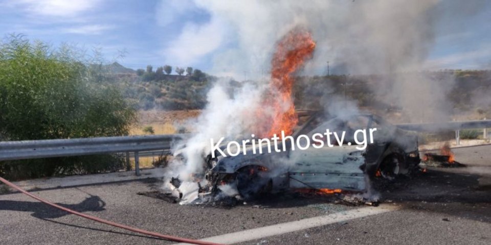Τυλίχθηκε στις φλόγες το ταξί / Φωτογραφία από KorinthosTV
