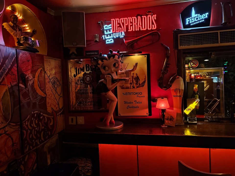 Λεπτομέρεια από τη διακόσμηση του μπαρ «Επιτόκιο», στη Νέα Σμύρνη / Φωτογραφία: Επιτόκιο % bar/Facebook