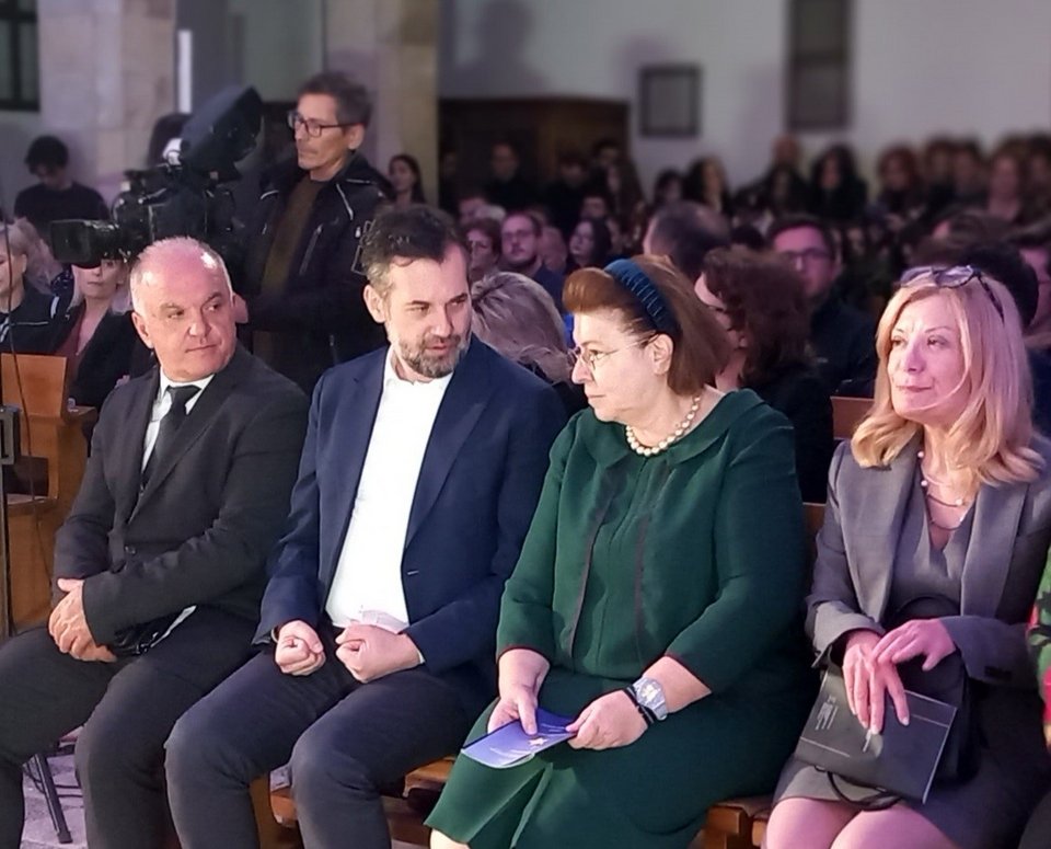 λινα μενδωνη
