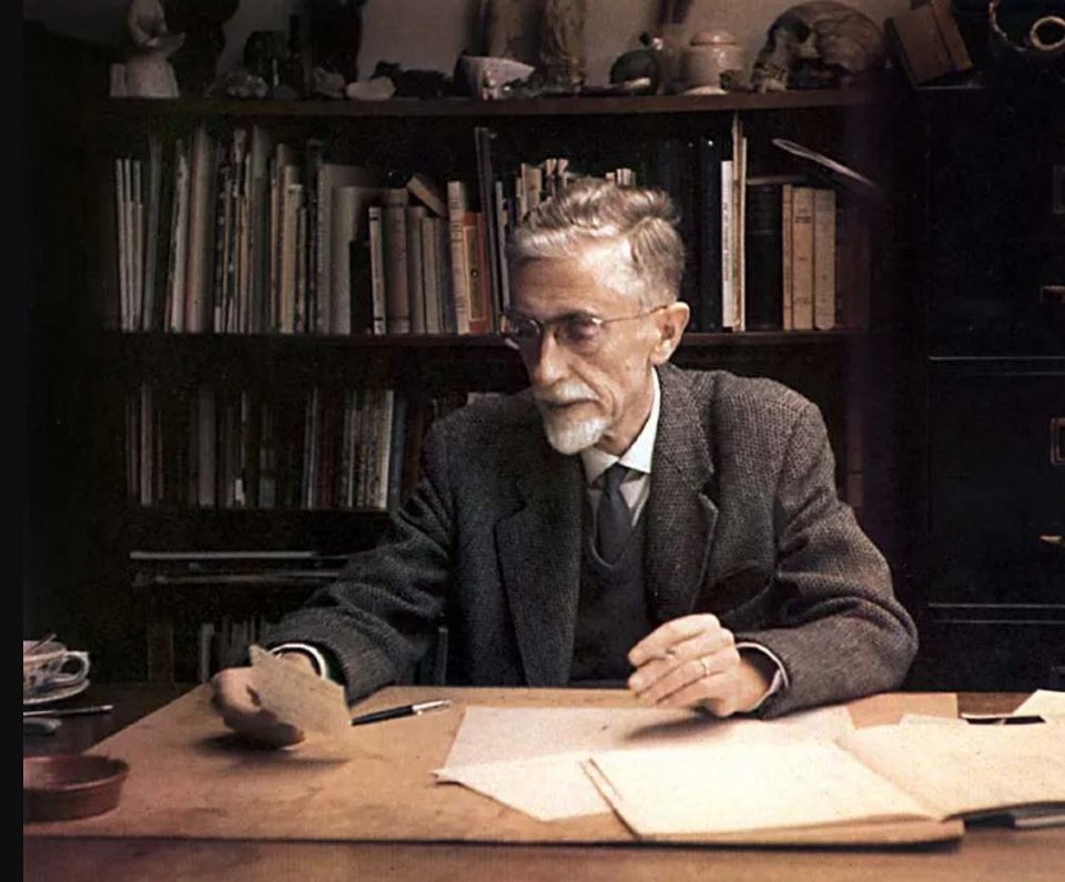 O M.C. Escher στο γραφείο του