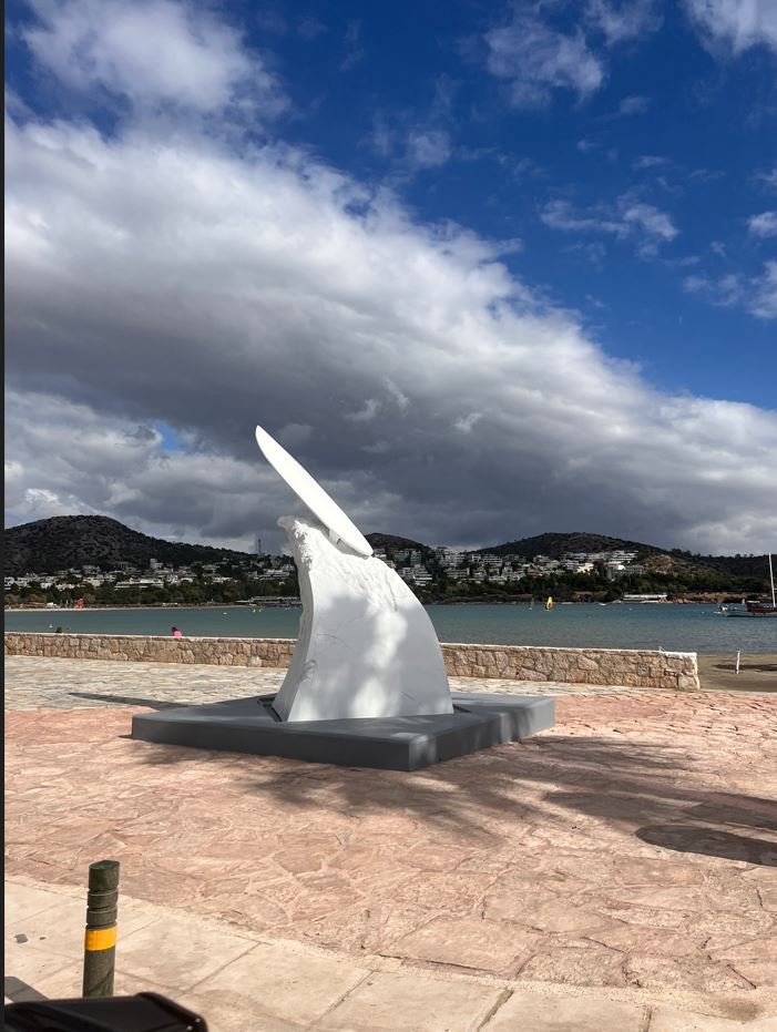 O Nοτιάς έχει ύψος 4 μέτρα