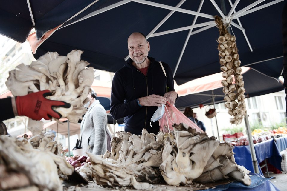 Ο Στάθης Καλύβας σε λαϊκή αγορά της Αθήνας / William Faithful